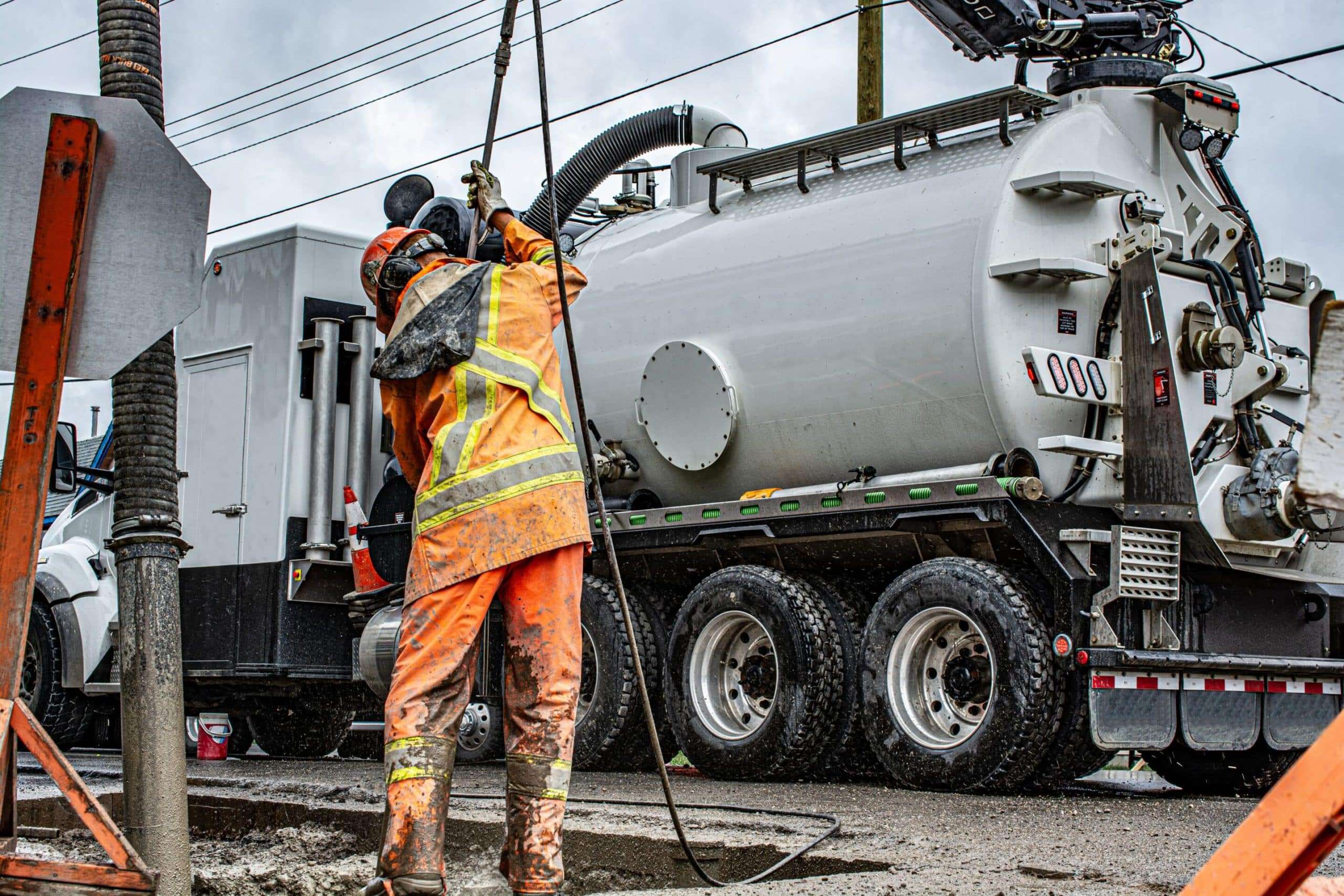Clear2dig, LLC. - Hydro Excavation Clear2dig, LLC. - Hydro Excavation - Employee Digging